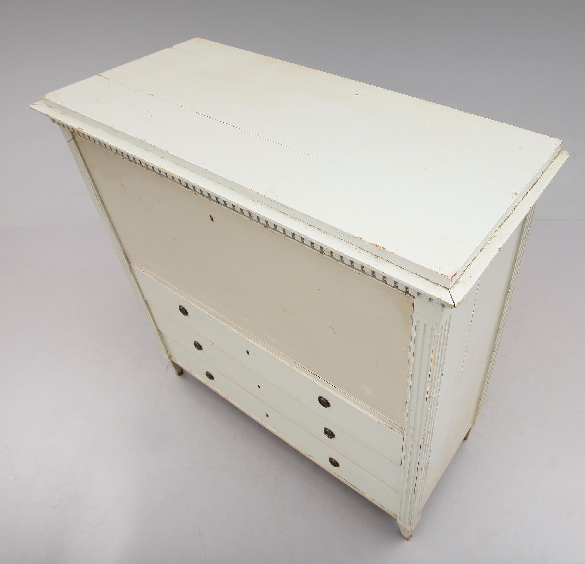 CHIFFONJÉ, sengustaviansk, omkring år 1800.