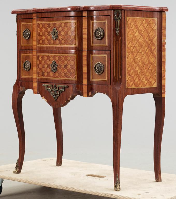 BYRÅ, Louis XVI-stil, 1900-tal.