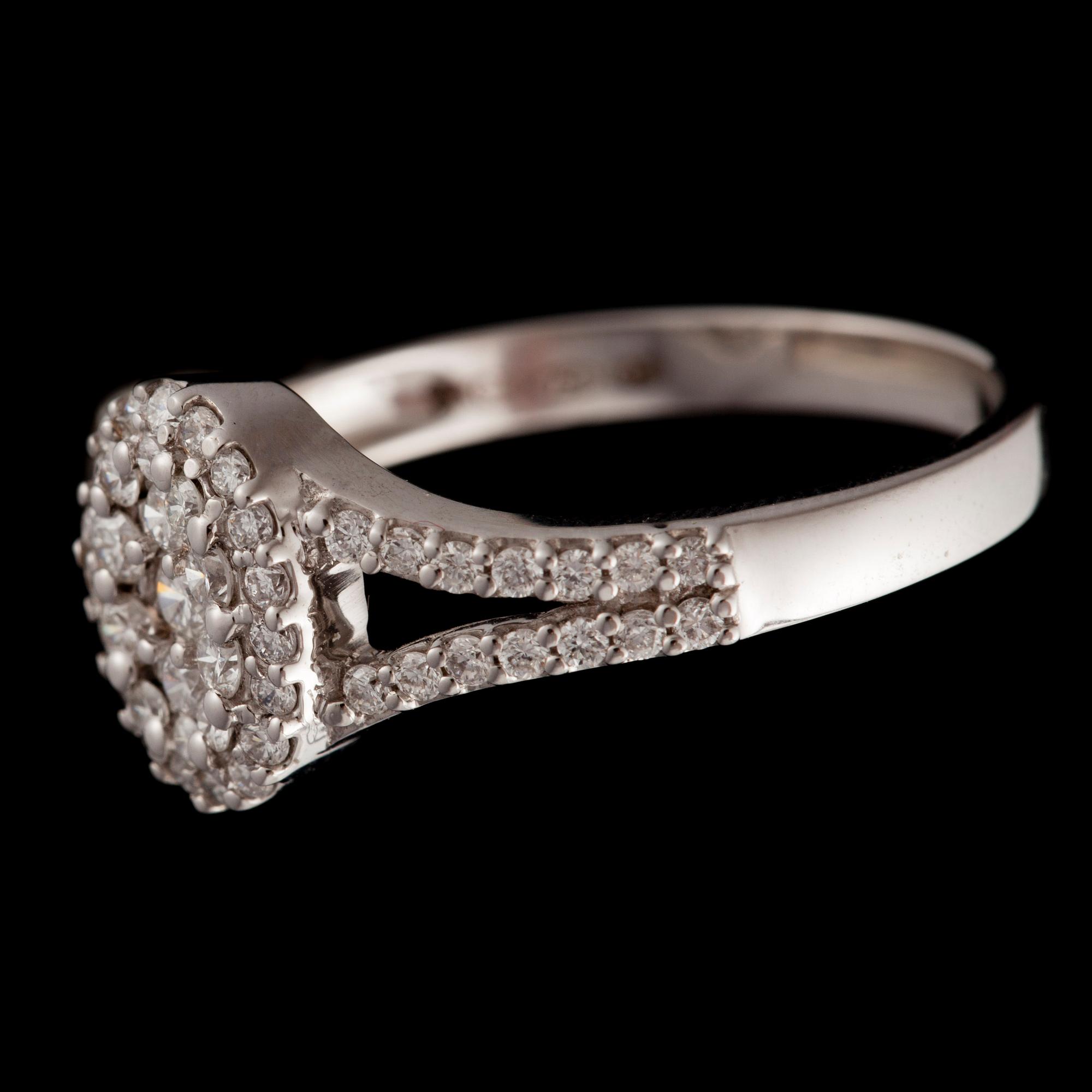 RING, 18K vitguld, briljantslipade diamanter tot. ca 0,58 ct. Finska kontrollstämplar.