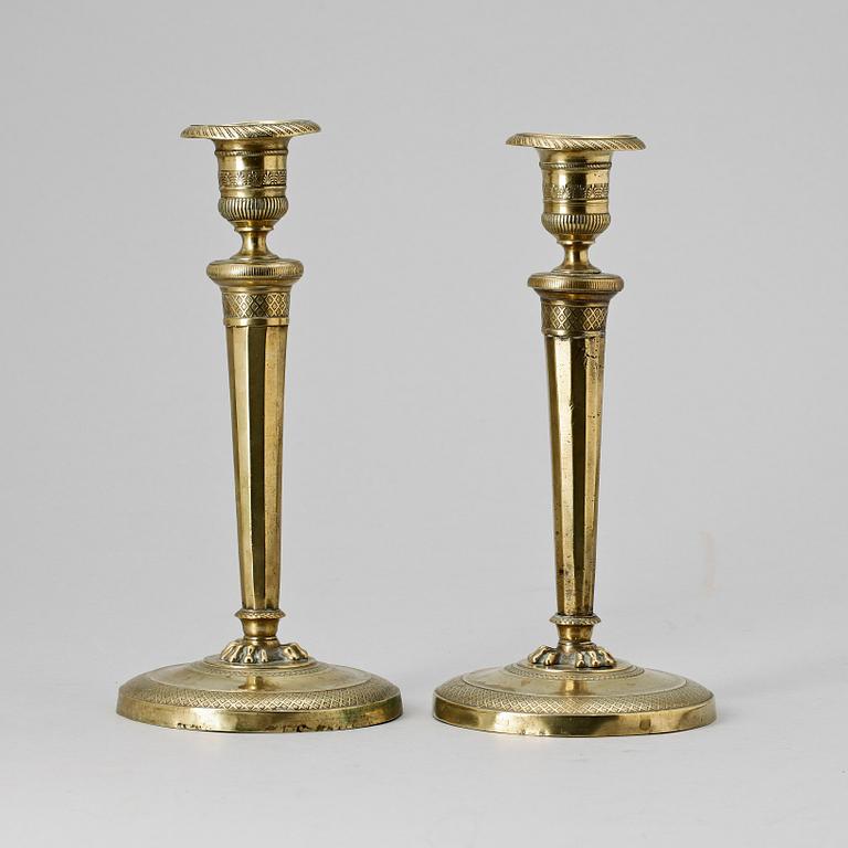 LJUSSTAKAR, ett par, mässing, empire, 1800-talets första hälft.