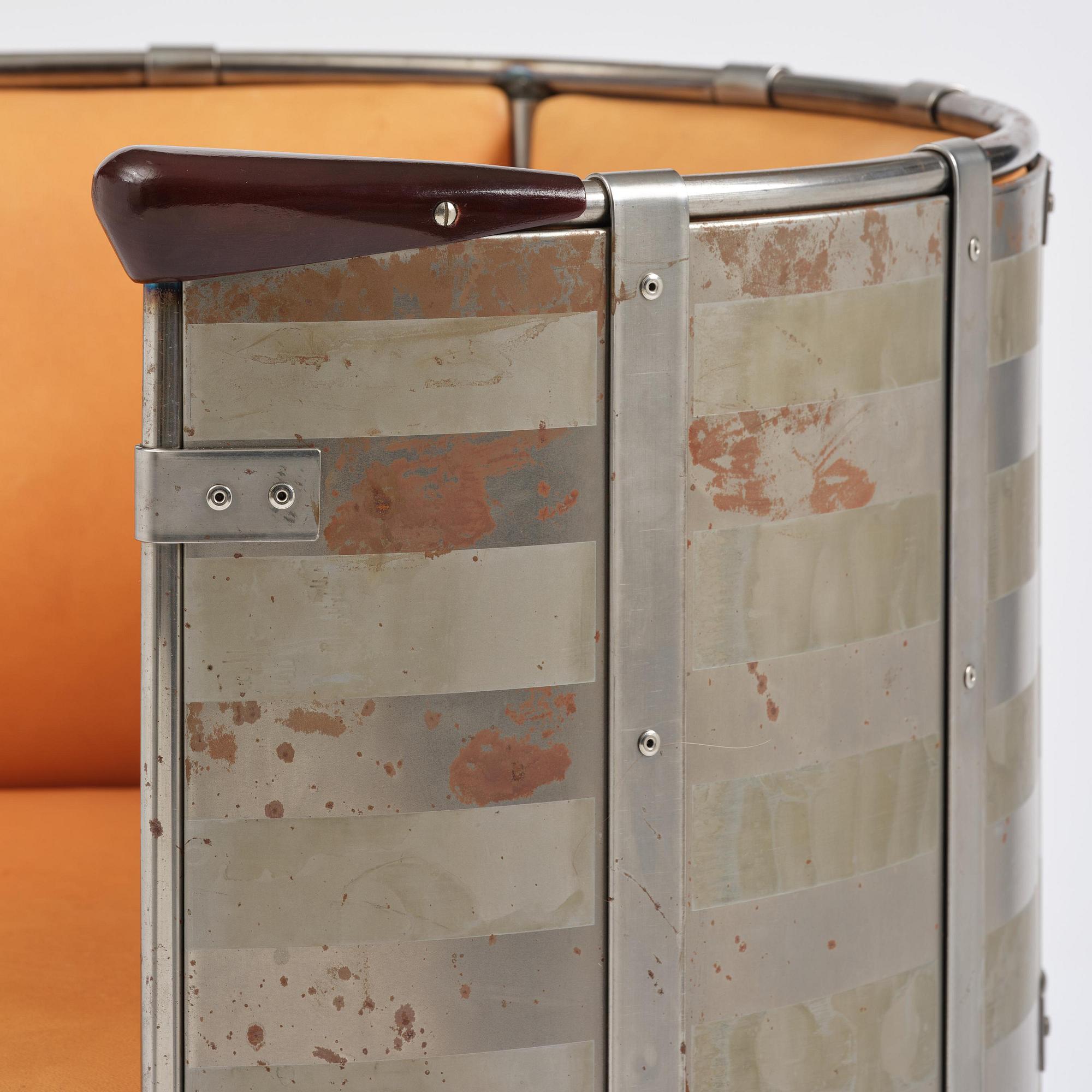 Mats Theselius, fåtölj, "Älgskinnsfåtöljen", ed. 52/360, Källemo, Värnamo, efter 1991.