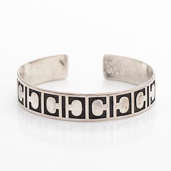 Börje Rajalin, armband och ring, silver. Kalevala Koru, Helsingfors 1973.