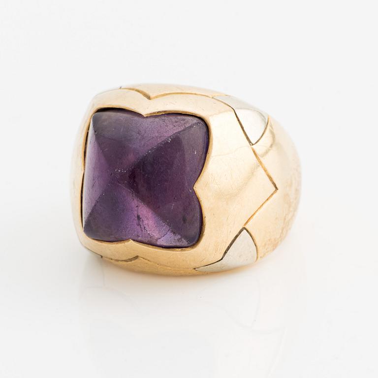 Bulgari ring in 18K gold with an amethyst "Pyramid".