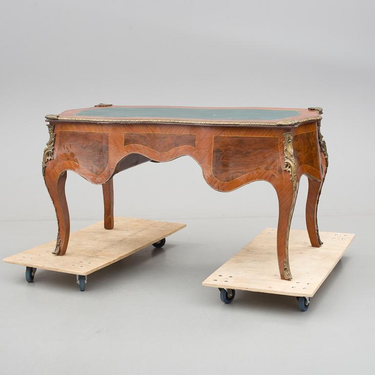 SKRIVBORD, Louis XV-stil, 1900-talets andra hälft.