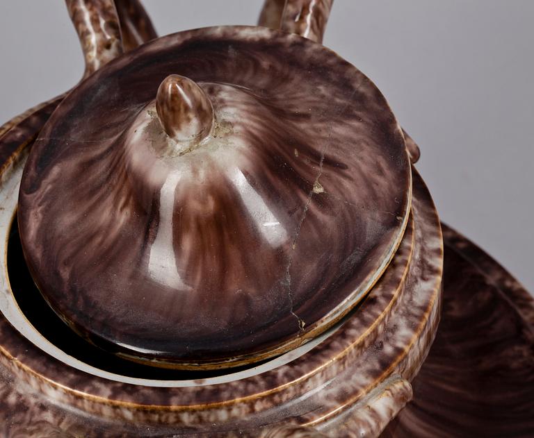 URNA MED LOCK, stengods. Höganäs, 1800/1900-tal.