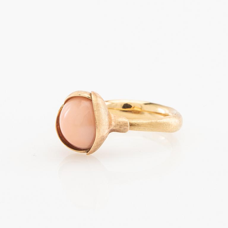Ole Lynggaard, ring, "Lotus", 18k gold with coral.