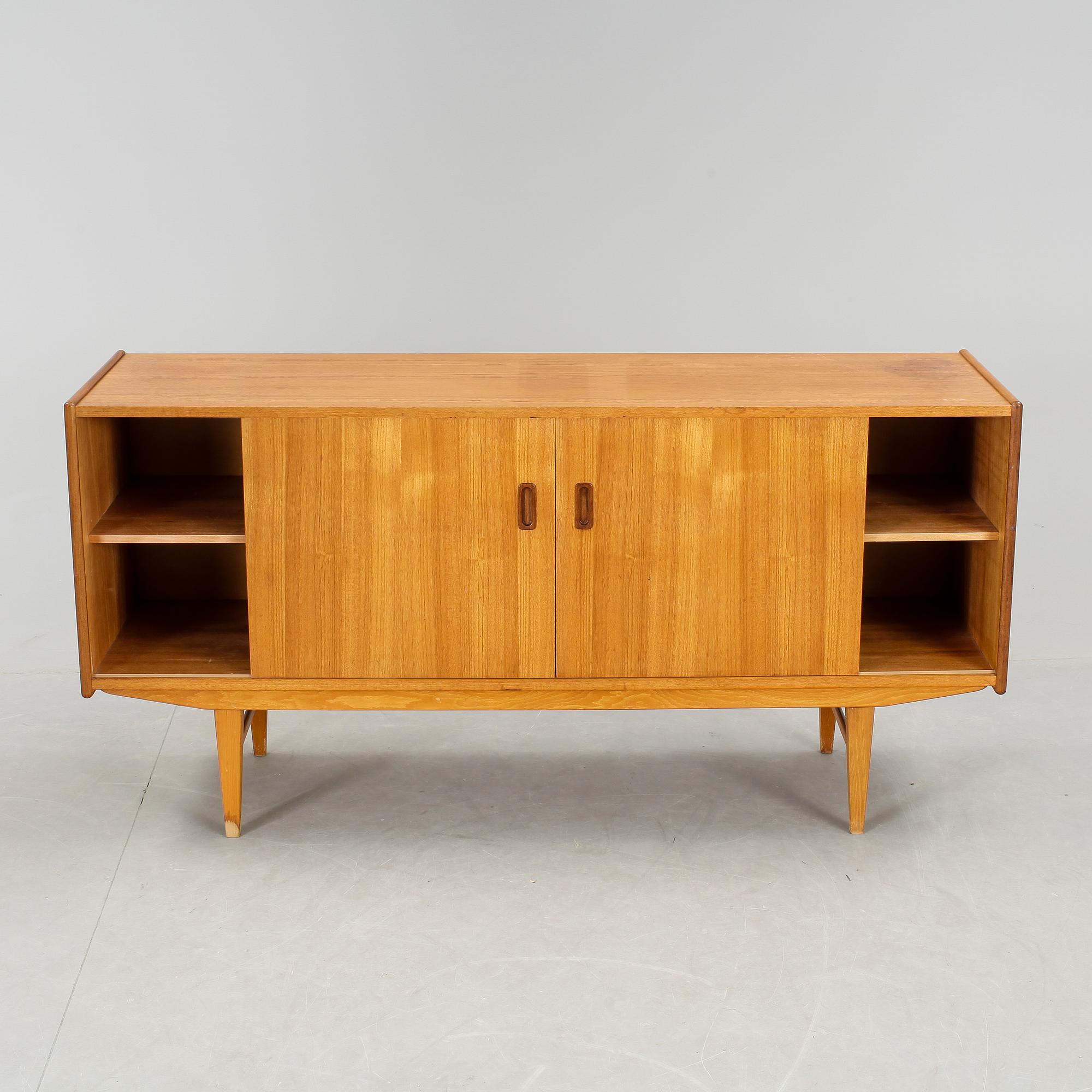 SIDEBOARD, omkring 1900-talets mitt.