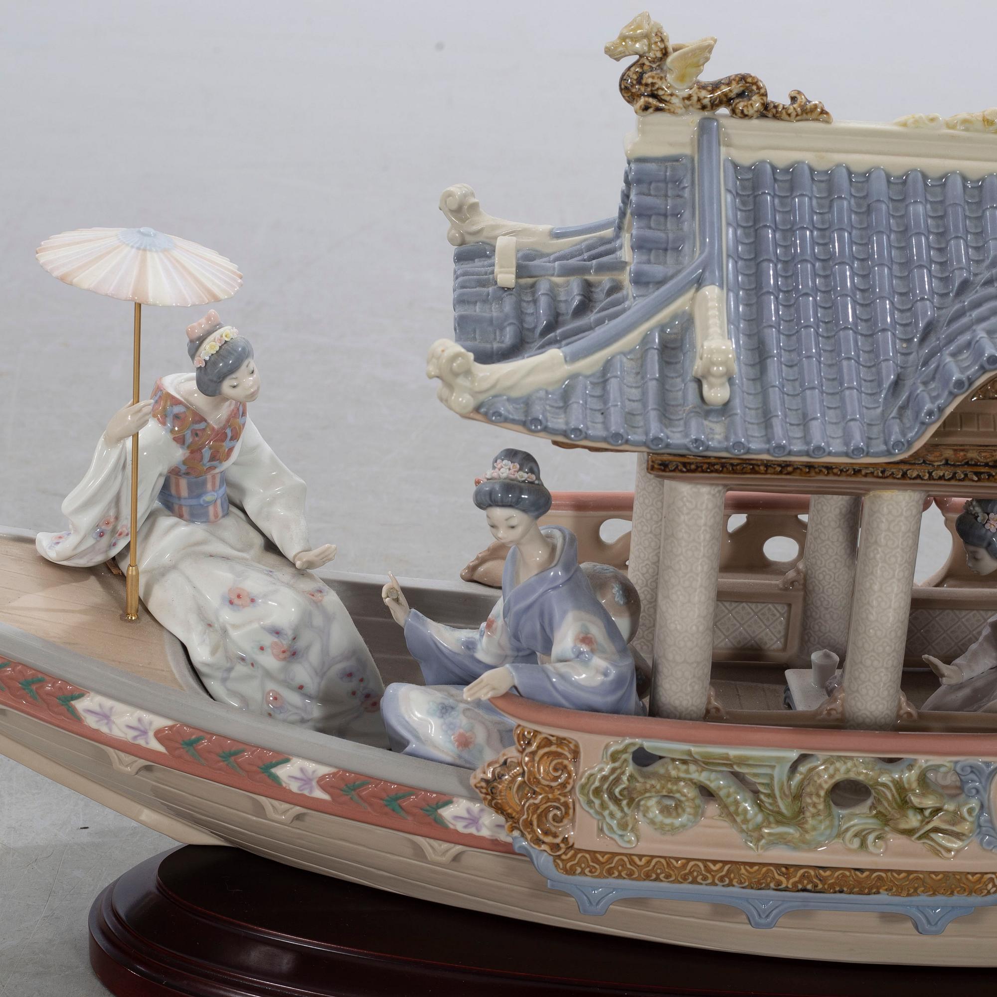 LLADRO, figurgrupp, kinesisk båt, Spanien, 1900-talets slut.