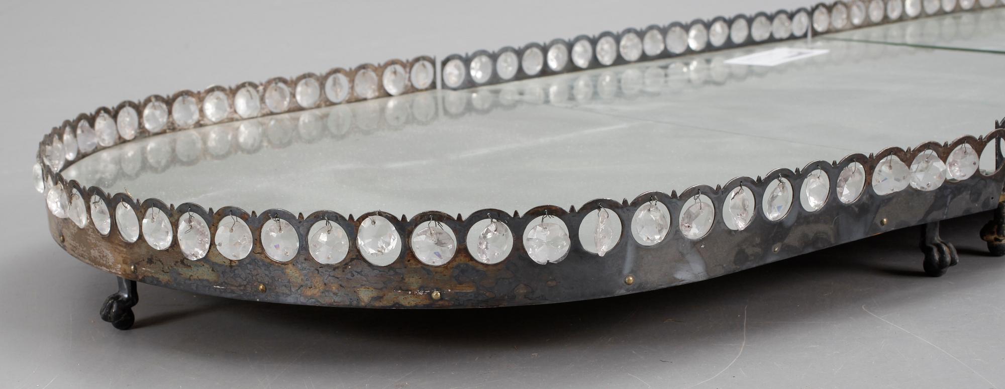 BORDSPLATEAU, 3 delar. Sengustaviansk stil. Tidigt 1900-tal.