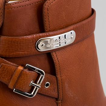 A pair of brandycoloured leather bootie by Raplh Lauren.