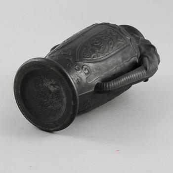 HÄNKELVAS, basalt ware, jugend, 1900-talets första hälft.