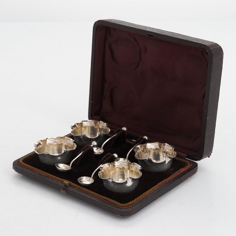 Nathan & Hayes, a sterling silver salt cellar set for four, Birmingham 1912. In original box.