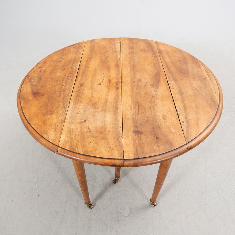 Bord 1800-talets första hälft.