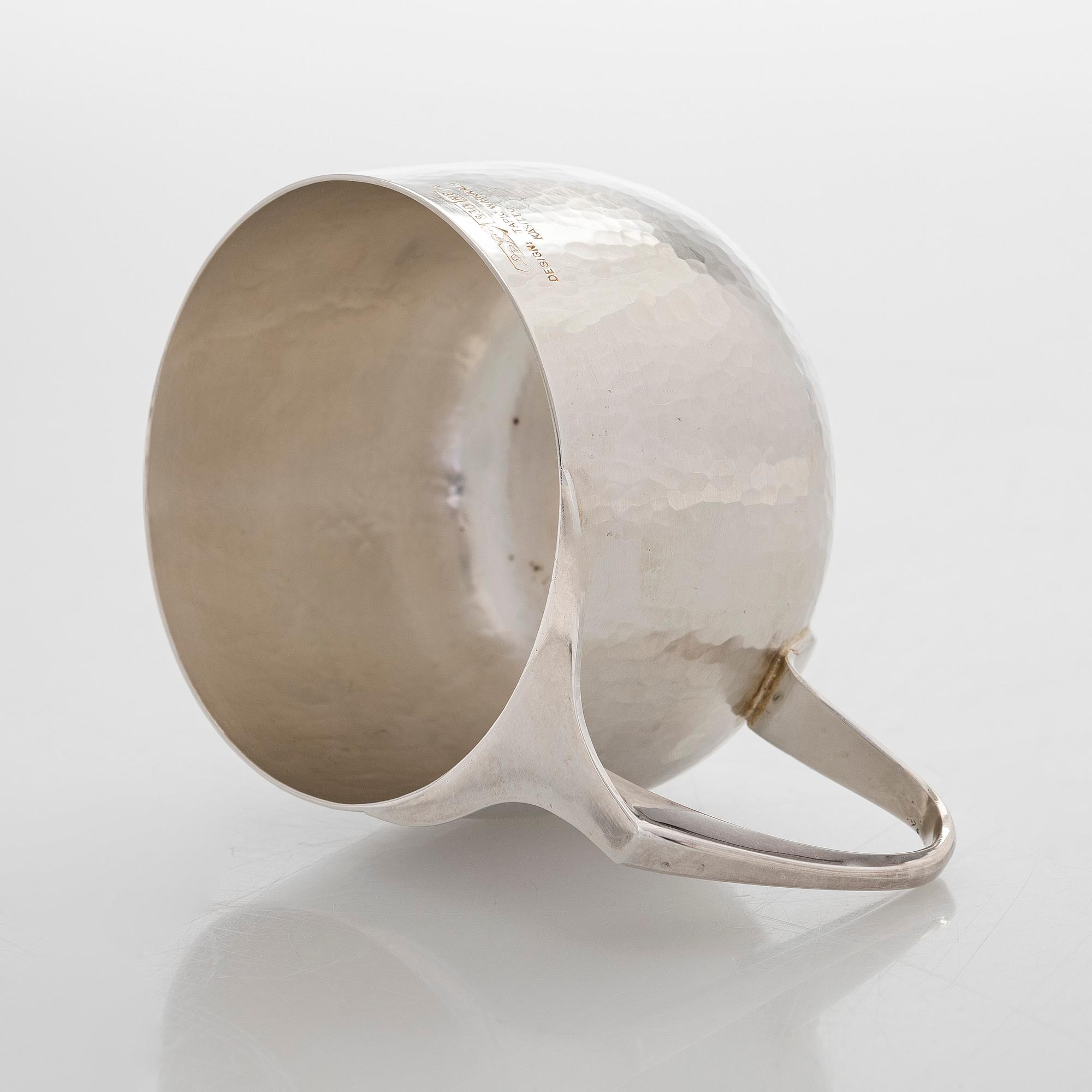 Tapio Wirkkala, kuksa, "Isännänmuki", hopeaa, TW 463, Kultakeskus, Hämeenlinna 1989.