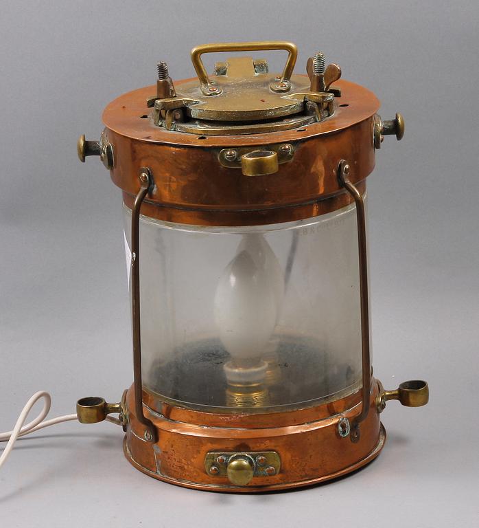 LYKTA, koppar, mässing och glas. 1900-talets första hälft.