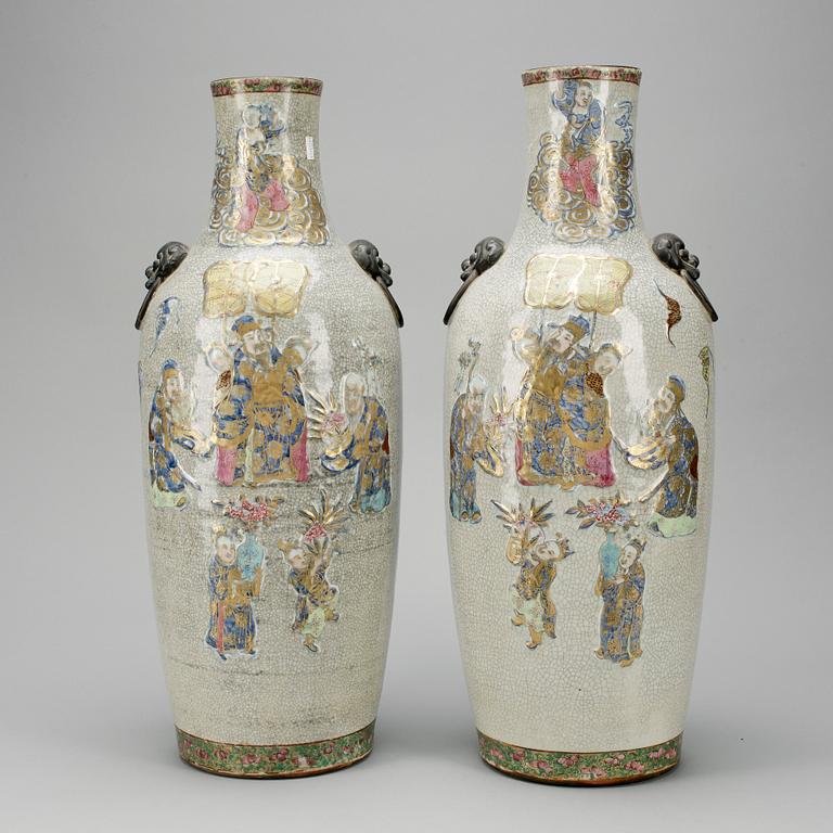 GOLVVASER, ett par, porslin, Kina, 1900-tal.
