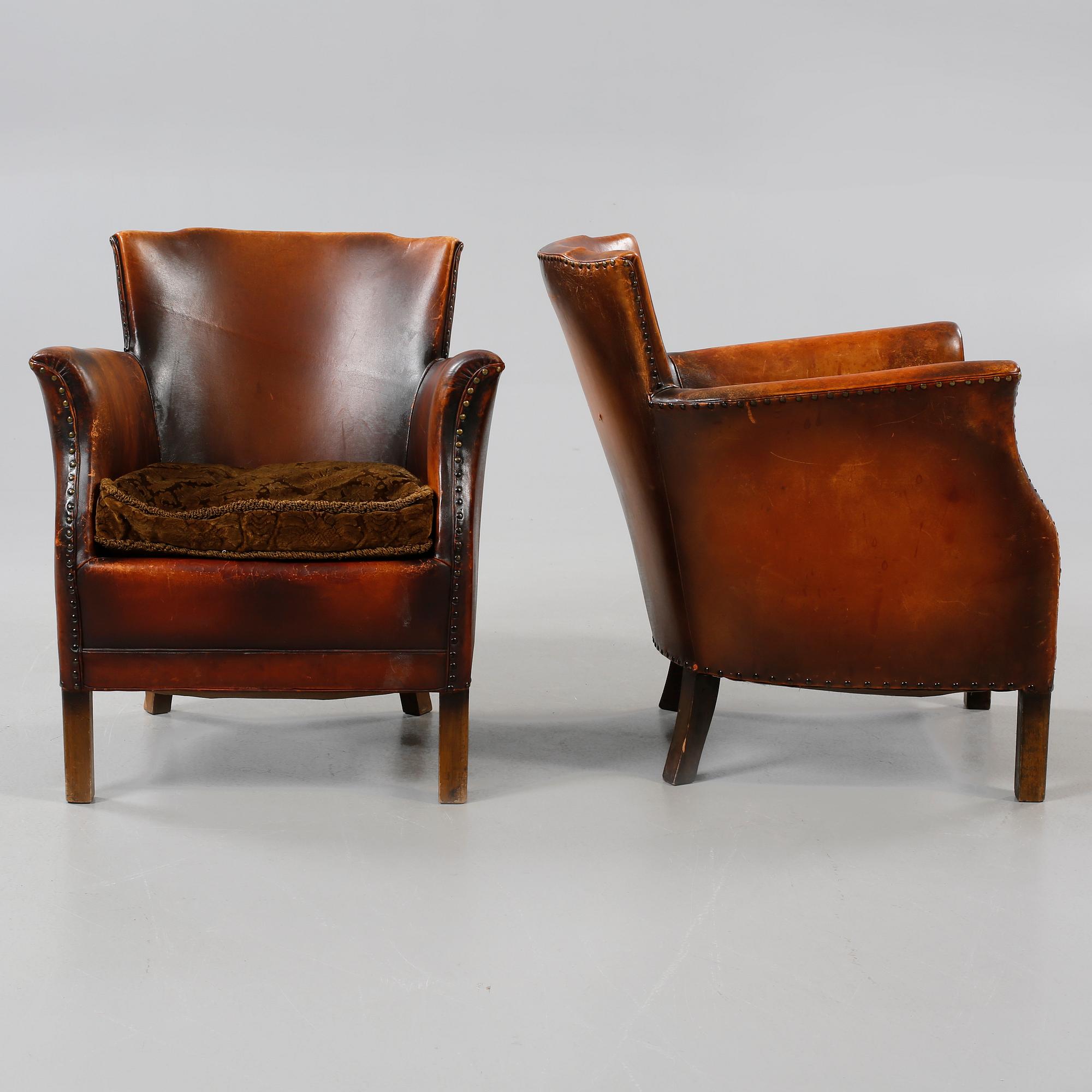 FÅTÖLJER, ett par, 1900-talets första hälft.