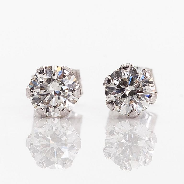 A pair of 14K white gold earrings, set with brilliant-cut diamonds. With IGI certificate.