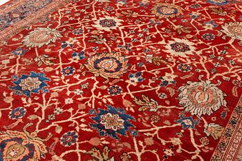 An antique Ziegler carpet, Sultanabad area. c. 401 x 337.5 cm.