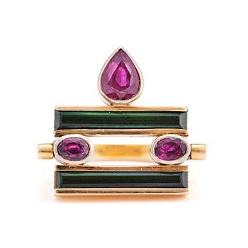 193. Mats Eskils, an 18K gold ring with tourmaline and rubies, Stockholm 1989.