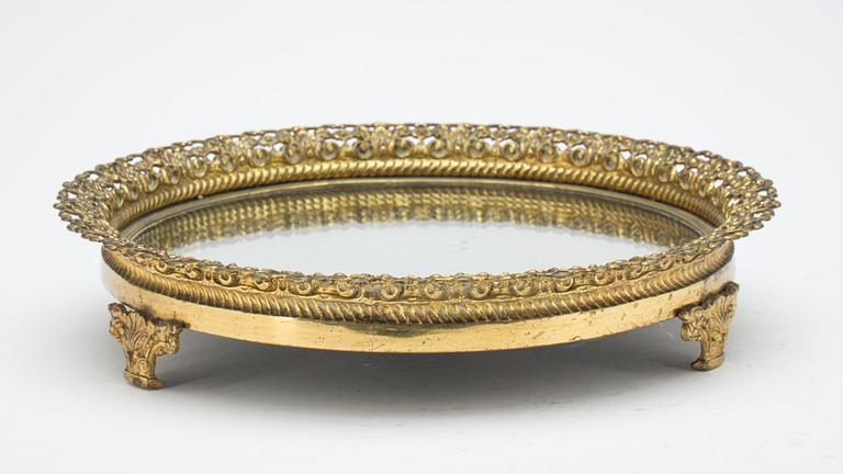 BORDSPLATEAU, förgylld mässing, 1800-tal.