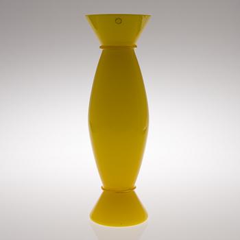 ALESSANDRO MENDINI, VASE. "Acco". Sign. Venini, Italien 1990.