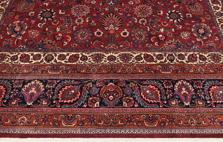 A semi-antique Meshad carpet, signed 'Saber', approx. 459 x 348 cm.