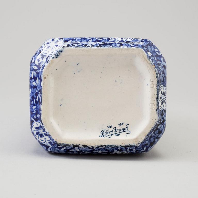 A Swedish Rörstrand Art Noveau creamware vase, 1800/1900.