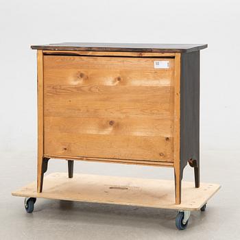 Chest of drawers, 20th century.