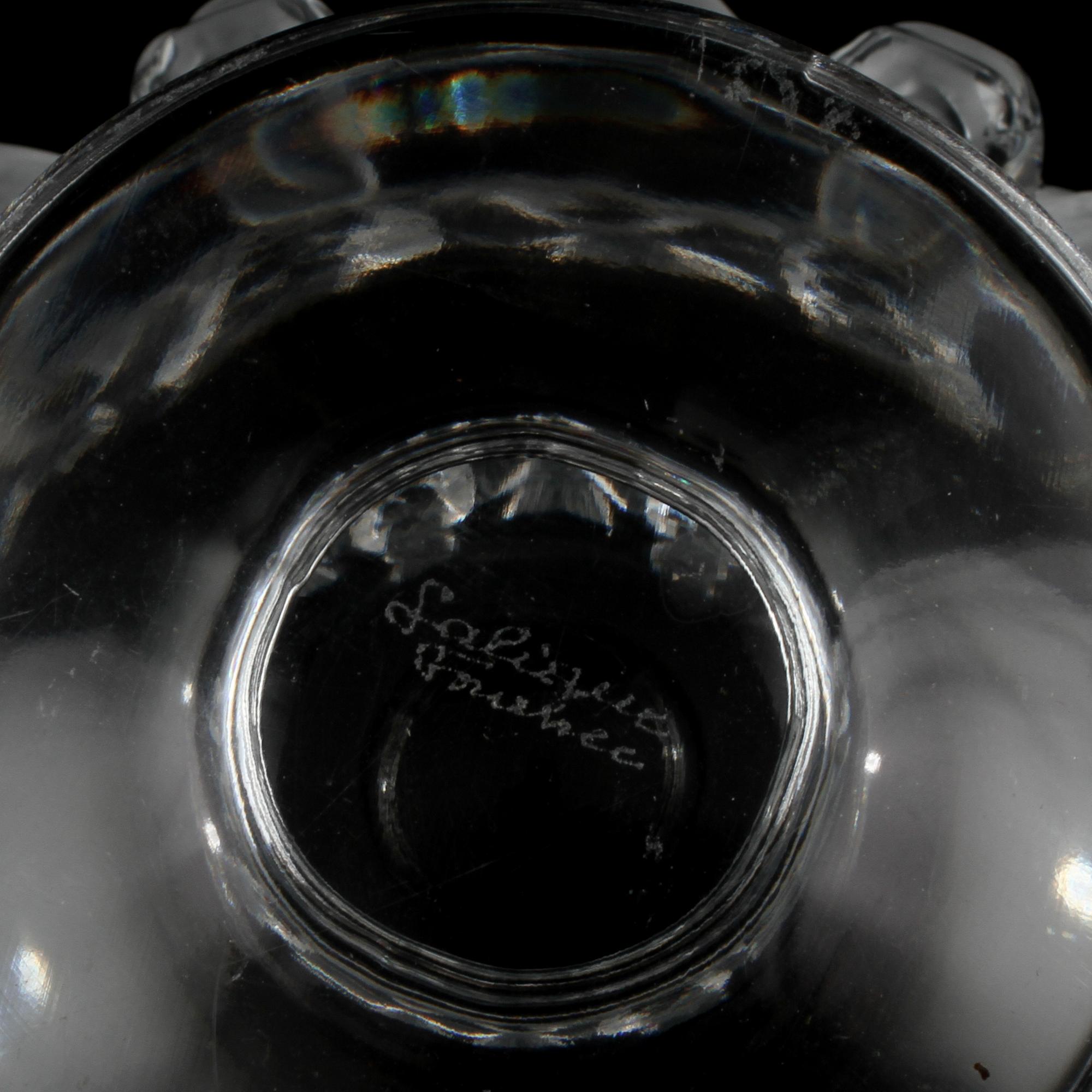 SKÅL PÅ FOT, glas, Lalique, Frankrike, 1900-talets andra hälft.