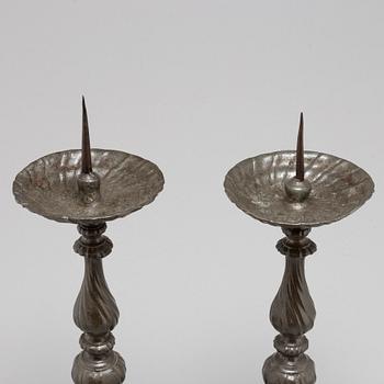 LJUSSTAKAR, ett par, tenn, 1600-/1700-tal.