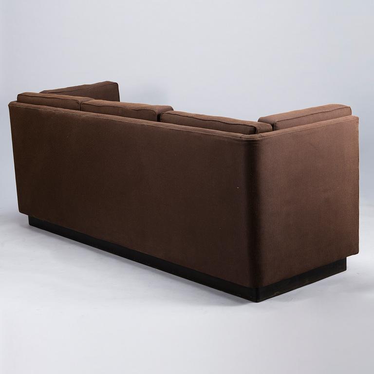 Gunnel Nyman, A sofa manufactured by Huhdan Puusepänliike 1934.