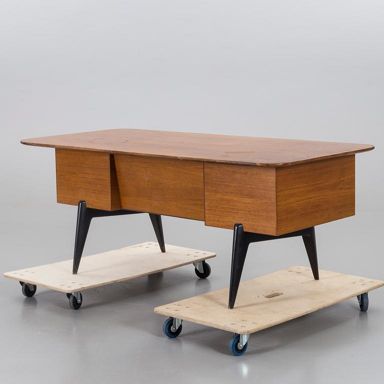 HADAR SCHMIDT,a 1950/60's desk.