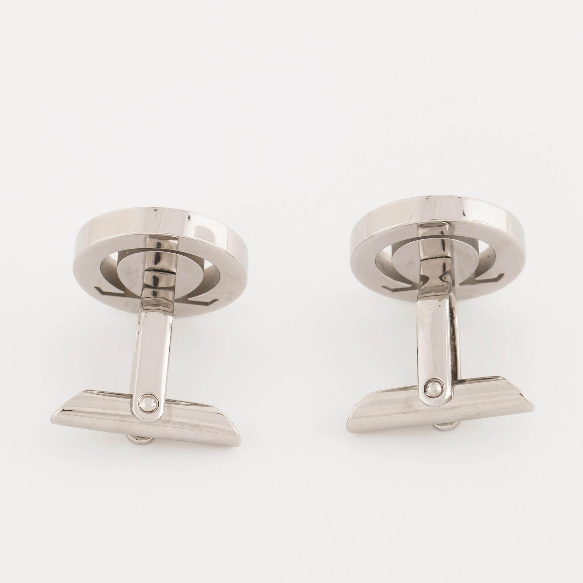 OMEGA, ett par manschettknappar.