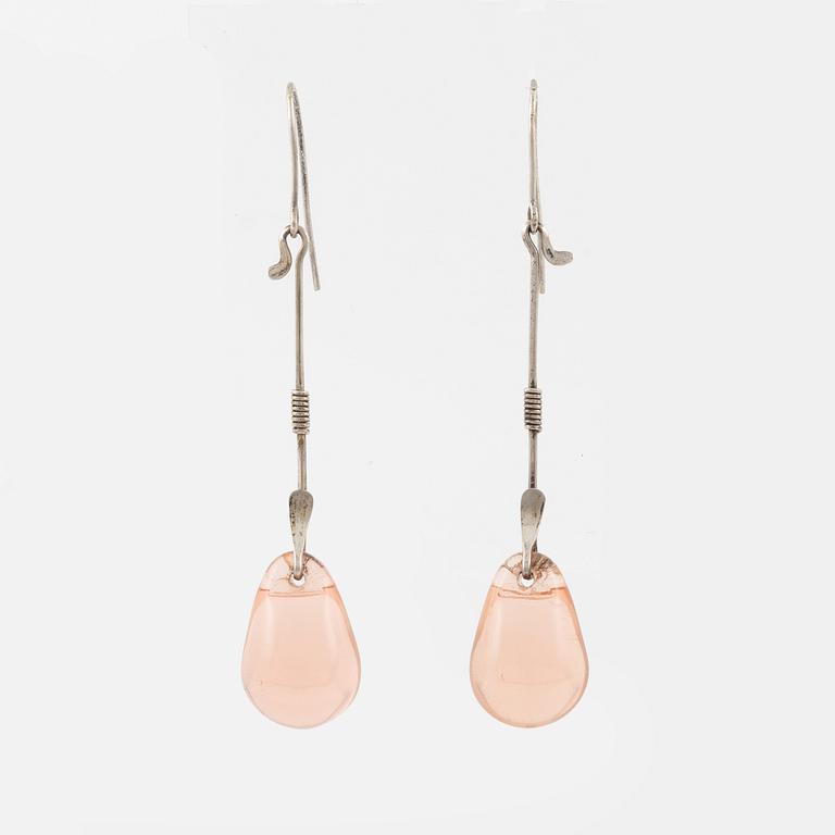 Vivianna Torun Bülow-Hübe, collier och örhängen, silver med lila-aprikosa glasdroppar.