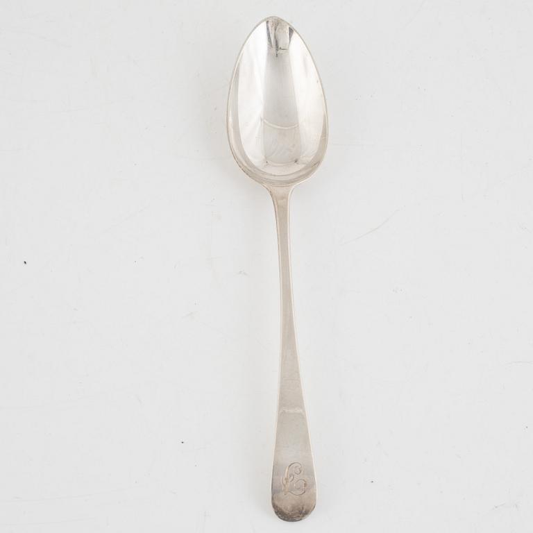 A set of silver spoons, including with marks of Thomas & William Chawner, London 1767 (16 pieces).
