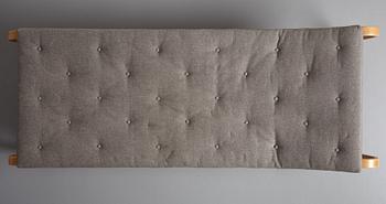 Bruno Mathsson, a Swedish Modern 'Paris' beech daybed, Firma Karl Mathsson Värnamo Sweden, 1940's.