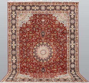 A Tabriz carpet, part silk, so-called 50 Raj, approx. 352 x 250 cm.