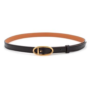 579. HERMÈS, a black leather belt.