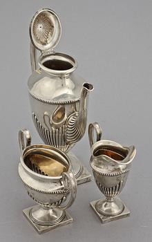 KAFFESERVIS, 3 delar, silver, empirestil, C.G Hallbergs Guldsmeds AB, Stockholm, 1898. Vikt  1 240 g.
