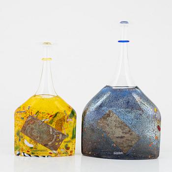 Bertil Vallien, flaskor, 2 st, Artist Collection, Kosta Boda.