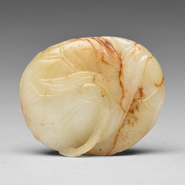 A nephrite carving of two fishes, Qing dynasty (1644-1912).