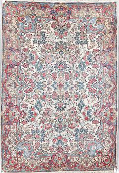 MATTA, old/semiantik, Kirman, ca 312x213 cm.