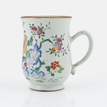 A Famille rose porcelain mug, China, Qianlong (1736-95).