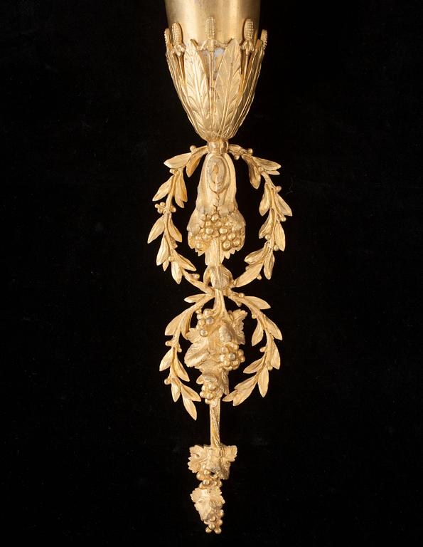 APPLIQUER, för tre ljus, ett par. Frankrike, 1800-tal. Louis XVI-stil.