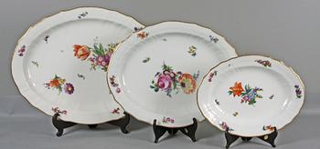 MATSERVIS, 68 delar, porslin, "Sachsisk blomst", Royal Copenhagen.