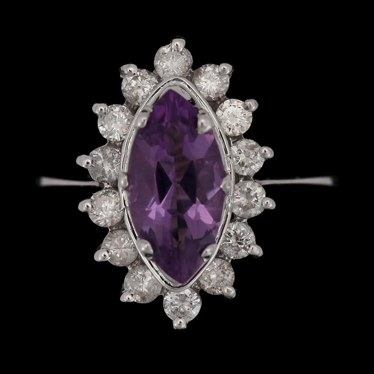 RING, 14k vitguld med navettslipad ametist ca1,65ct och briljantslipade diamanter tot ca0,42ct. 2000-tal. Vikt 3,1g.