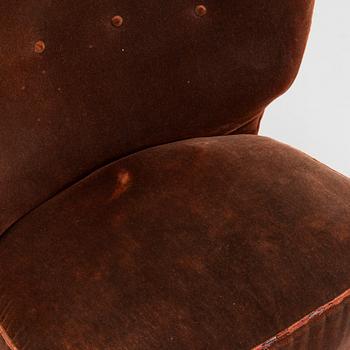 A mid-20th century armchair.