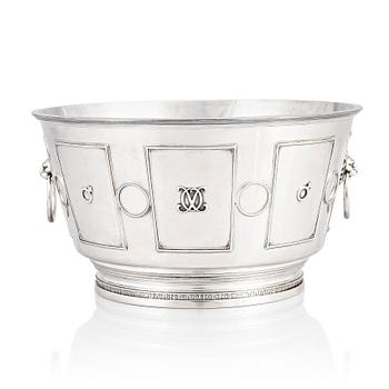 80. Atelier Borgila, a sterling silver bowl / wine cooler, Stockholm 1931.