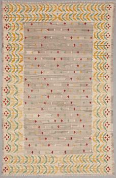 A Kelim rug. Circa 300x195 cm.